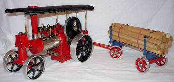 Wilesco Dampftraktor steam traction engine with Log trailer.