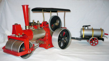Wilesco Dampftraktor steam traction engine with Water Carrier.